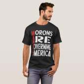 T-shirt Les morons dirigent l'Amérique Drôle Tee _1 (Devant entier)