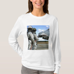 T-shirt Les sapeurs-pompiers déploient un tuyau d'incendi