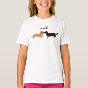 T-shirt Les teckels mignons se bécotent l'amour de chiens