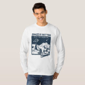 T-shirt L'espace est meilleur avec le feu de camp (Devant entier)