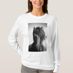 T-shirt L'étalon friésien au vent.