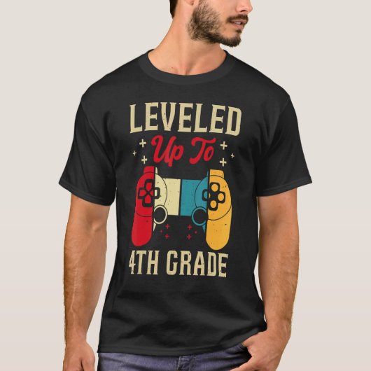 T-shirt Leveled Up To 4th Grade Gamer Back To School First (Devant)