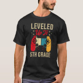 T-shirt Leveled Up To 5th Grade Gamer Back To School First (Devant)