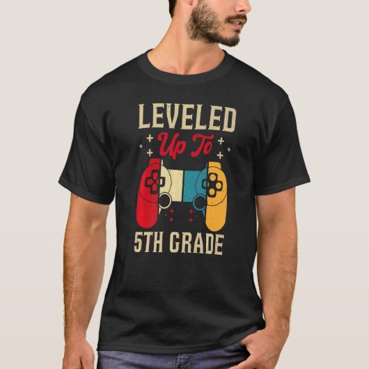 T-shirt Leveled Up To 5th Grade Gamer Back To School First (Devant)
