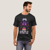 T-shirt Leveling Up Another Year Gaming Cake Design (Devant entier)