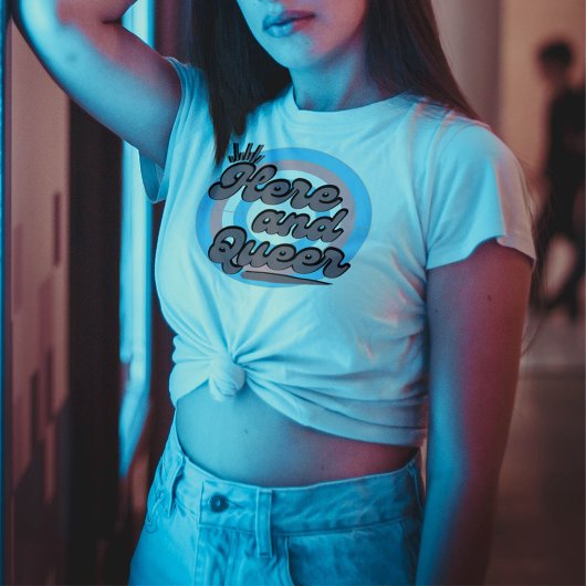 T-shirt LGBTQ : Le drapeau trans - ici et Queer