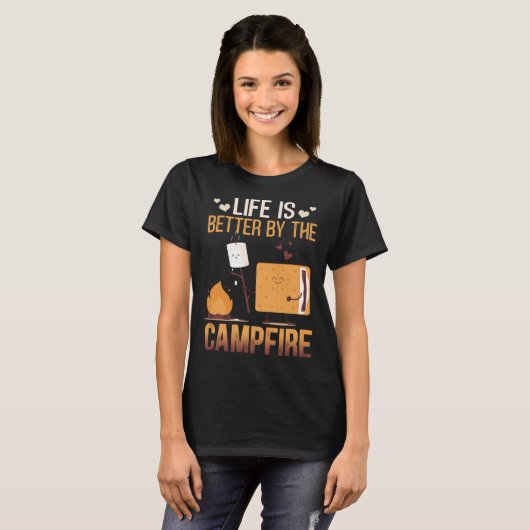 T-shirt Life Is Better By The Campfire Roasting Marshmallo (Devant entier)