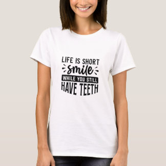 T-shirt Life is short, smile while you still have teeth -