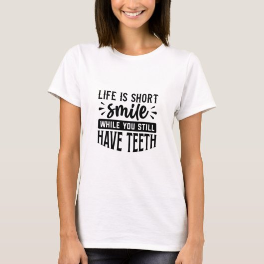 T-shirt Life is short, smile while you still have teeth - (Devant)