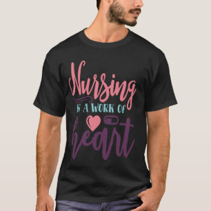 T-shirt L'Infirmière Est Une Oeuvre De Coeur - Infirmière