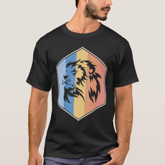 T-shirt Lion Aux Couleurs Rétro Dans Un Hexagon (Devant)