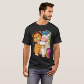 T-shirt Lion hugging unicorn Hug Cuddle Animals retro (Devant entier)