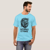T-shirt Lion "La défiance est puissance" – Née de (Devant entier)