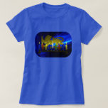 T-shirt Lion Menorah en laiton de Chanukkah<br><div class="desc">Reproduction numérique 3D d'un menorah en laiton,  sur le thème du lion,  fabriqué en Israël vers 1950,  sur un arrière - plan fractal bleu. Montré avec des bougies éclairées.</div>