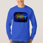 T-shirt Lion Menorah en laiton de Chanukkah<br><div class="desc">Reproduction numérique 3D d'un menorah en laiton,  sur le thème du lion,  fabriqué en Israël vers 1950,  sur un arrière - plan fractal bleu. Montré avec des bougies éclairées.</div>