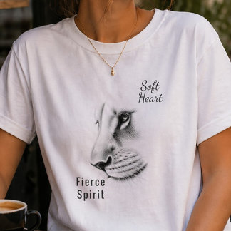 T-Shirt Lionne Féminine à Cœur Doux et Esprit Féro