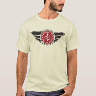 T-shirt Logo rouge sur la chemise de couleur claire de