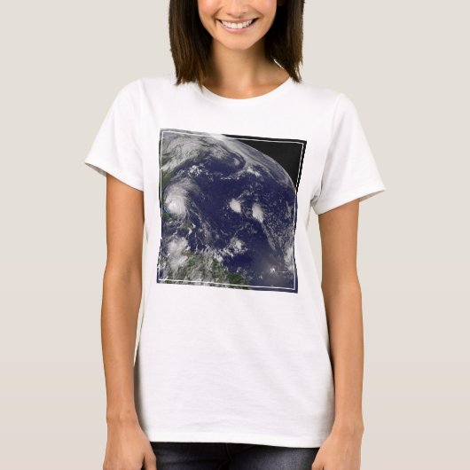 T-shirt L'Ouragan Irene Traverse Les Bahamas. (Devant)