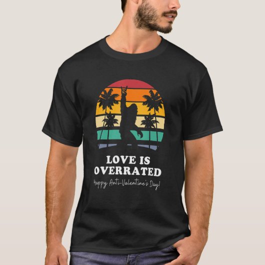 T-shirt Love is Overrated Sasquatch Sarcastic Anti Valenti (Devant)