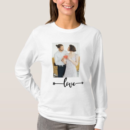T-shirt Love Script with Arrow – Romantic Couple Tee (Devant)