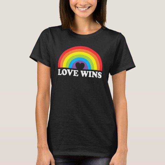 T-shirt Love Wins LGBTQ Gay Pride Rainbow Lesbian Ally Com (Devant)