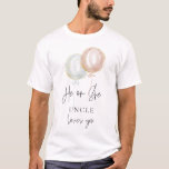 T-shirt Lui ou elle Balloon Genre Révéler l'oncle de famil<br><div class="desc">Dévoilez la surprise : Élever votre sexe révèle le baby shower avec les invitations de ballons rose et bleu et collection de décors. Orné de polices de caractères fantaisistes et de délicates taches d'or, les invitations enchanteresses, la signalisation et le décor préparent le décor à une fête magique. Laissez l'anticipation...</div>