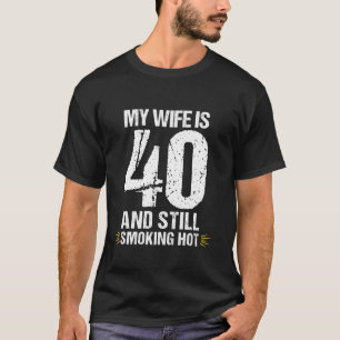 T-shirt Ma femme a 40 ans et fume toujours chaud
