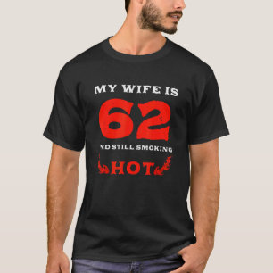 T-shirt Ma Femme Est Âgée De 62 Ans Et Fume Toujours Chaud