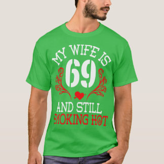 T-shirt Ma Femme Est Âgée De 69 Ans Et Fumant Encore Hot H