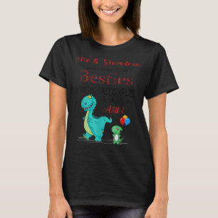 T-shirt Ma grand-mère et moi sommes plus que des nécessité