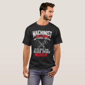 T-shirt Machiniste Utilisant Un Diplôme Secondaire Machine (Devant entier)
