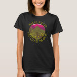 T-shirt Machu Picchu Pérou Cercle retro désorganisé<br><div class="desc">Image vectorielle de Machu Picchu. Machu Picchu est une citadelle incane située au sommet des montagnes des Andes au Pérou,  au-dessus de la vallée de l'Urubamba.</div>