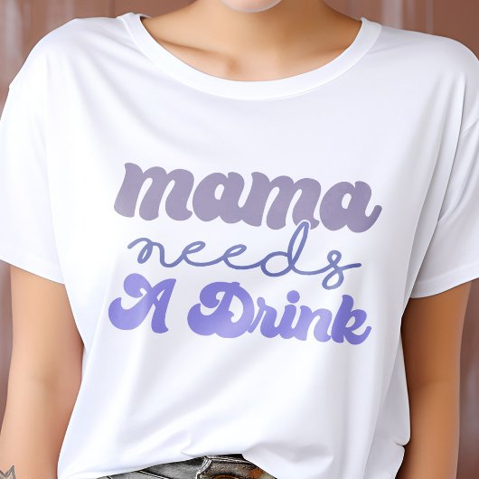 T-shirt Mama violet et bleu drôle a besoin d'un verre