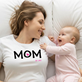 T-shirt Maman a établi un double cœur rose imbriqué T-Shir