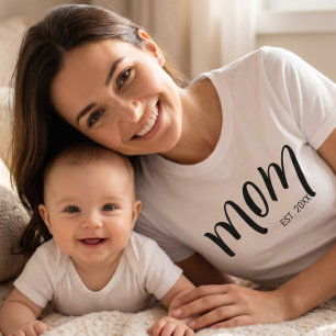 T-shirt Maman a fondé un script personnalisé année nouvell