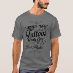 T-shirt Maman De Bombe De Feu Avec Des Tatouages De Jolies