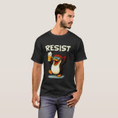 T-shirt Manchot Drôle Résiste (Devant entier)