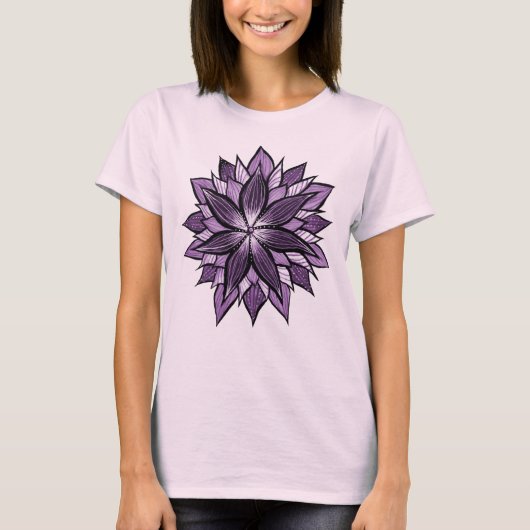 T-shirt Mandala pourpre comme la fleur abstraite dessinée (Devant)
