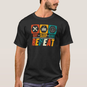 T-shirt Mangez La Poupée Du Sommeil Faire La Poupée Répété
