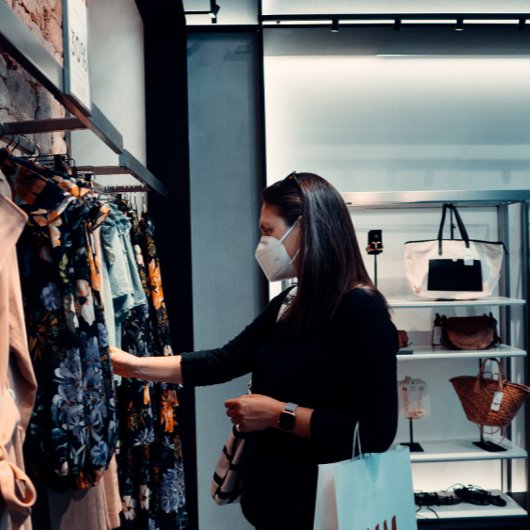 T SHIRT MANNEN DRAAG