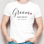 T-shirt Mariage de chambre élégant<br><div class="desc">Le cadeau parfait pour n'importe quel marié, le design amusant et moderne dispose d'un script de typographie élégant "Groom" avec mignon petit coeur d'amour rouge arrêts complets. Le design est facile à personnaliser avec votre nom et date de mariage établie et sera le gardien parfait de votre journée spéciale.</div>