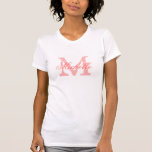 T-shirt mariage monogramme personnalisé | corail r<br><div class="desc">T-shirts monogramme personnalisés | corail rose et blanc. Tee - shirts monogrammes avec nom personnalisé dans un texte de script élégant. Personnalisez pour les demoiselles d'honneur, fille de fleurs, femme d'honneur, matron d'honneur, mère de la mariée, etc. Idée sympa pour la fête de mariage, la douche nuptiale et la fête...</div>