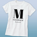 T-shirt Mariée à être le nom du monogramme<br><div class="desc">La typographie moderne minimaliste monogramme design qui peut être modifié pour personnaliser. Idéal pour que la mariée soit à sa Fête des mariées ou à la soirée Bachelorette.</div>