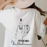 T-shirt Mariée future Mme Bachelorette Party Cadeau<br><div class="desc">Futur Mme Ring Doigt Tee - Mariée À Être Chemise - Chemise De Fiance - Bachelorette Tee Pour La Mariée - Chemise De Fête des mariées - Cadeau De Mariée</div>