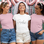 T-shirt Mariée personnalisée<br><div class="desc">Bienvenue dans notre collection de produits personnalisés sur Zazzle ! Ici, nous sommes spécialisés dans la création d'objets uniques et personnalisables pour célébrer le voyage de devenir une épouse. Que vous planifiez votre mariage de rêve ou que vous cherchiez des cadeaux de douche nuptiale parfaits, nous sommes là pour répondre...</div>