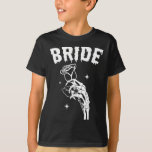 T-shirt Mariée Skeleton Mariage main Halloween Couples Mat<br><div class="desc">Mariage de mariée de squelette de main jumelée de couples d'Halloween</div>