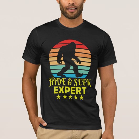 T-shirt Masquer Et Chercher Expert Bigfoot Drôle (Devant)