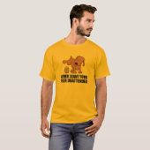 T-shirt Mauvais chien faisant pipi en bière (Devant entier)