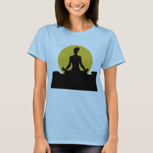 T-shirt méditant de soleil de yoga femelle