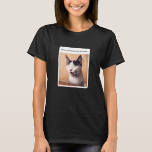 T-shirt Mème de chat quand quelqu'un m'apporte des pâtes